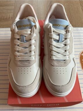 NIB Easy Spirit Cream Lace-Up Sneakers - Size 7.5